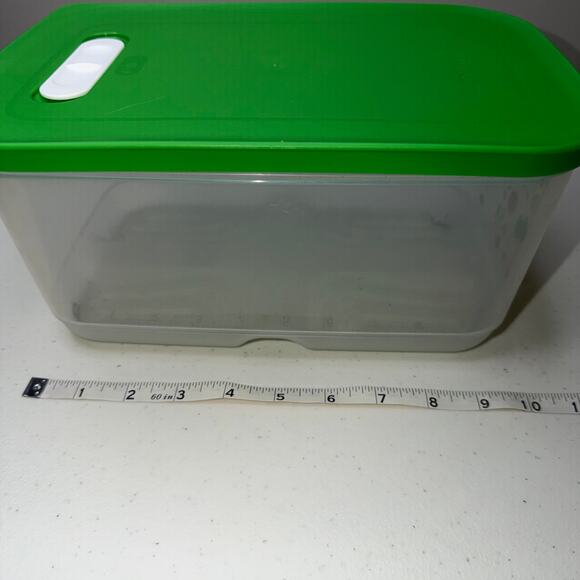 Tupperware Fridgesmart 4.4L Food Storage Vented Lid Produce Container - Picture 7 of 7